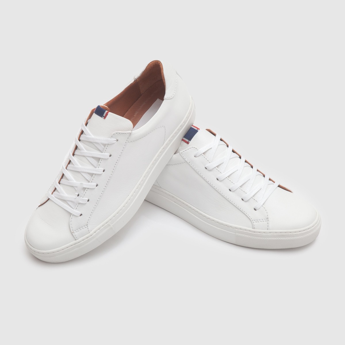 https://www.legoiste.fr/1160-large_default/la-sneakers-blanche.jpg