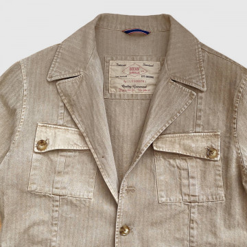 veste-militaire-beige-pour-homme-detail-col-tissu