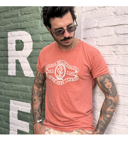 t-shirt-rose-pour-homme-en-coton