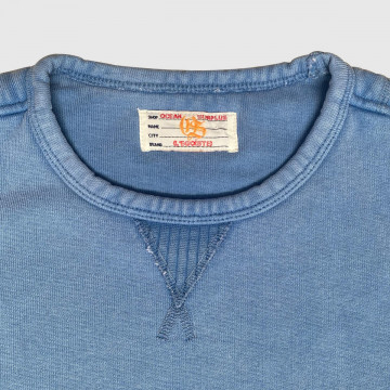 detail-col-sweat-bleu-en-coton